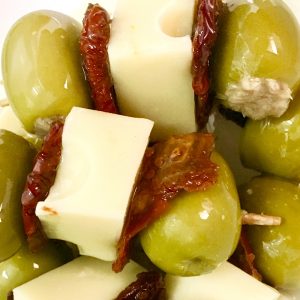 вкусный гурманский шашлык с оливкой сыром сушёной помидорай и тунцом оливки лоренте торревьеха аликанте