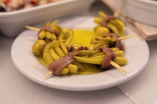 tapas y pinchos con aceitunas